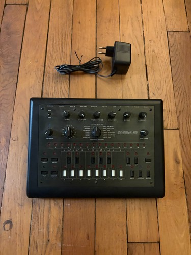 X0xb0x noire clone 303 - clone, tb-303