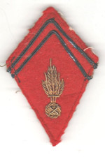 ARTILLERIE - un écusson d'Officier pour veste à col Aiglon  ou  losange précoce