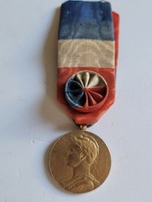 medaille en Argent vermeil  avec rosette COMMERCE et INDUSTRIE Travail de 1932