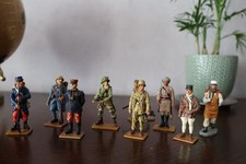 lot figurines 9 soldats en