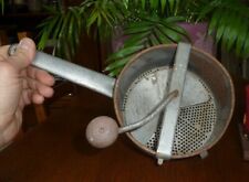 Vieux presse-purée moulin à