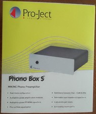 Préamplificateur phono Pro-Ject phono box S avec cordon d'alimentation