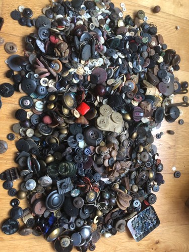Important lot boutons - important, de