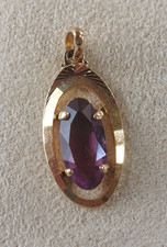Ancien pendentif, pierre