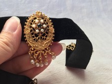 COLLIER RAS DE COU ANCIEN RUBAN VELOURS NOIR PENDENTIF PERLE PIERRE DORE