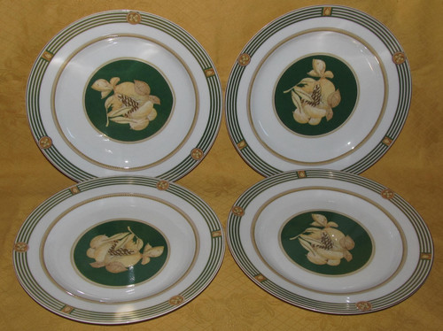 Lot assiettes à - 4,