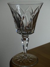 ST LOUIS 1 GRAND VERRE A EAU CRISTAL MODELE CAMARGUE ht 17,2 cm  défaut