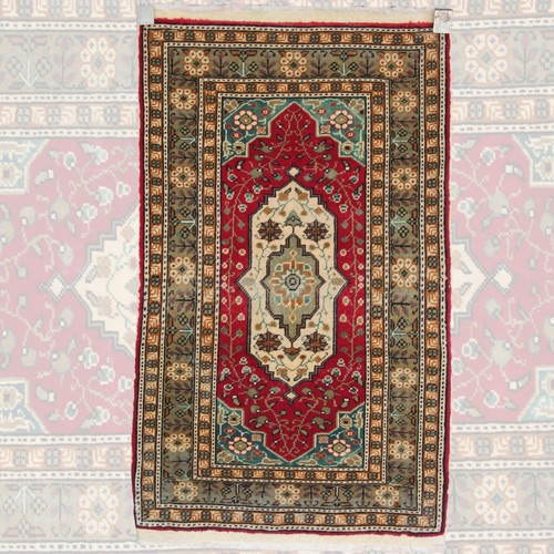 Tapis rouge oriental - , fait