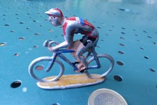 Cycliste en métal , bon état
