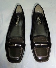 CHAUSSURES. BALLERINES EN CUIR VERNIS GRIS. GEOX. POINTURE 37