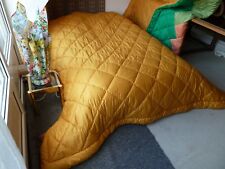 COUVERTURE EN LAINE PIQUEE MAIN