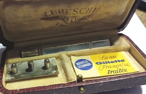 Rasoir mécanique ancien dans
