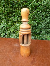 Ancienne bouchonneuse art