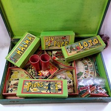 Ancienne mallette de jeux société XIXe avec plateaux pions jetons règles de jeux