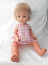 grande poupée marque Famosa blonde 50 cm robe vichy rose made in spain Espagne