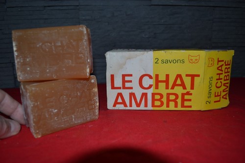 Boîte ancienne cartonnée