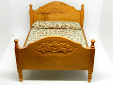 Ancien Lit en bois miniature