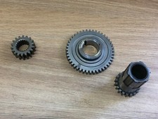 UN LOT DE PIGNON PIECE MOTEUR