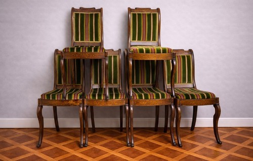 Série chaises en bois - série,
