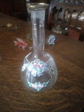 ANCIENNE PETITE CARAFE DECOR DE  ROSES EN VERRE EMAILLE STYLE  LEGRAS ?