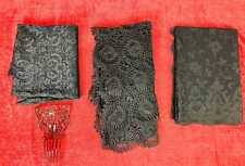 JEU DE 3 SELLES ET PEIGNE. DENTELLE ET BRODERIE. XIX-XX SIÈCLE.