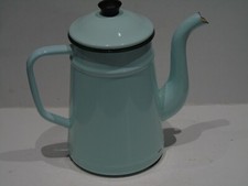 Verseuse en métal émaillée