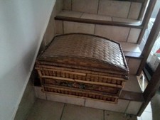 petite malle marron osier et