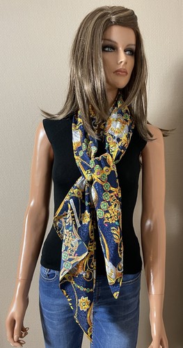 Grand foulard carré - , chic