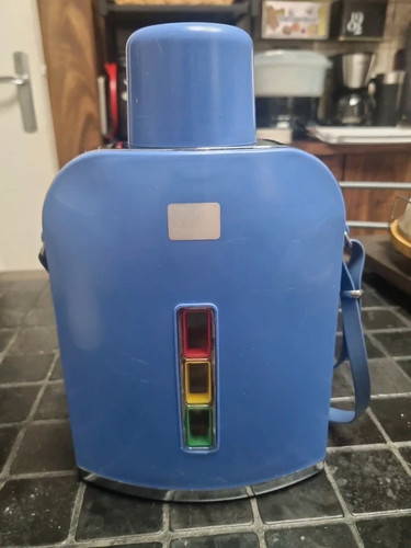 Gourde isotherme bleue avec