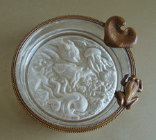 Vide poche verre moulé pressé satiné, cerclé de bronze à décor faune marine