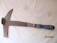 Marteau de couvreur ardoisier. art populaire outil ancien .