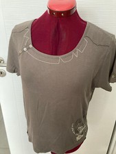 tee shirt taupe TBS T40 motif côté voir plus loin, encolure ronde 3 boutons