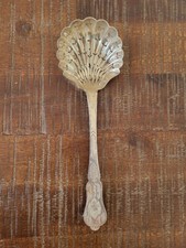 CUILLERE PERCEE SAUPOUDREUSE