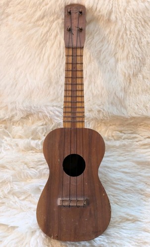 Antique ukulele made - antique, in