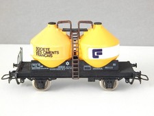 Wagon cimentier jaune - un, a