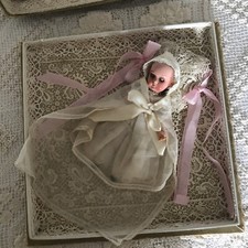 poupée ancienne dans coffret