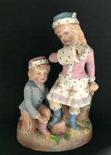 Vase biscuit émaillé / enfants, patins à glace, patinage, Ice skate child / 1900