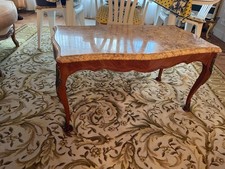 Table basse bois et marbre style Louis XV