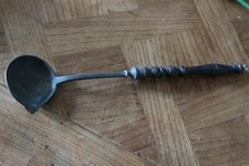 ancienne cuillere louche verseuse en etain marqué FERRE