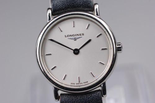 Presque comme neuve montre - [presque, neuve]