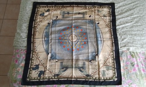 Rare foulard hermès chaque - rare,