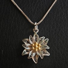Collier & pendentif fleur filigrane chaîne maille section  carrée ensemble