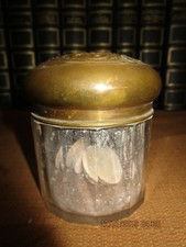 Poudrier ancien en cristal / couvercle en métal doré