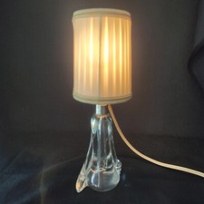 ANCIEN PIED DE LAMPE EN CRISTAL AVEC SON DEMI ABAT JOUR VINTAGE EN TISSU