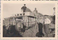 2 x photo, relieuse de paille