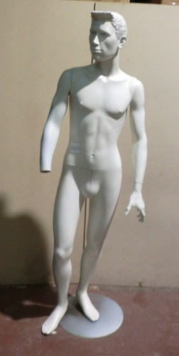 Mannequin vitrine poupée - vitrine,