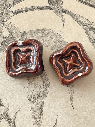 Anciens boutons en - boutons,