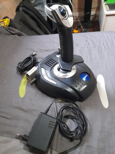 Joystick saitek - joystick,