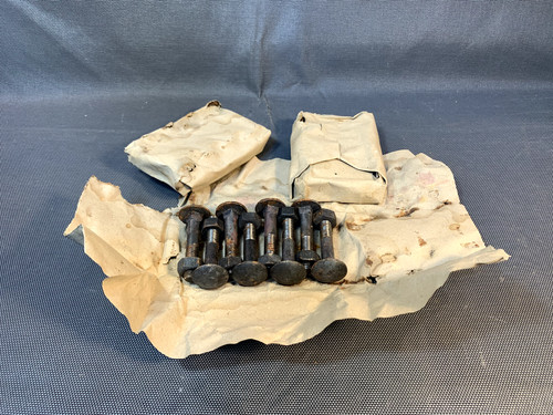 Lot anciens boulons - 24,