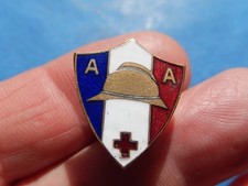 INSIGNE INFIRMIER  AMBULANCE ARMEE SERVICE SANTE CASQUE ADRIAN CROIX ROUGE